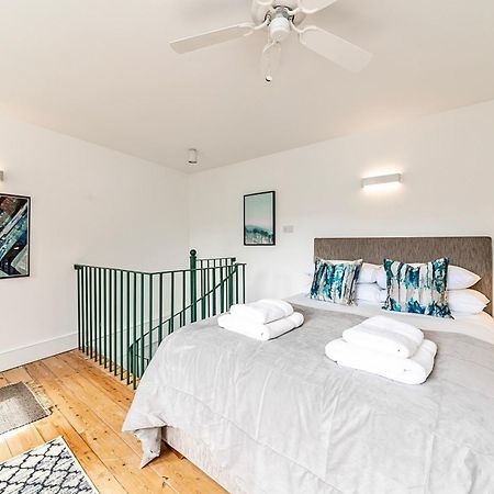 The Secret Kensington Garden Mews-2 Bedroom Full House-2 Train Lines- Spacious-Kings Road- Harrods -Chelsea Stadium-Private Small Patio 伦敦 外观 照片