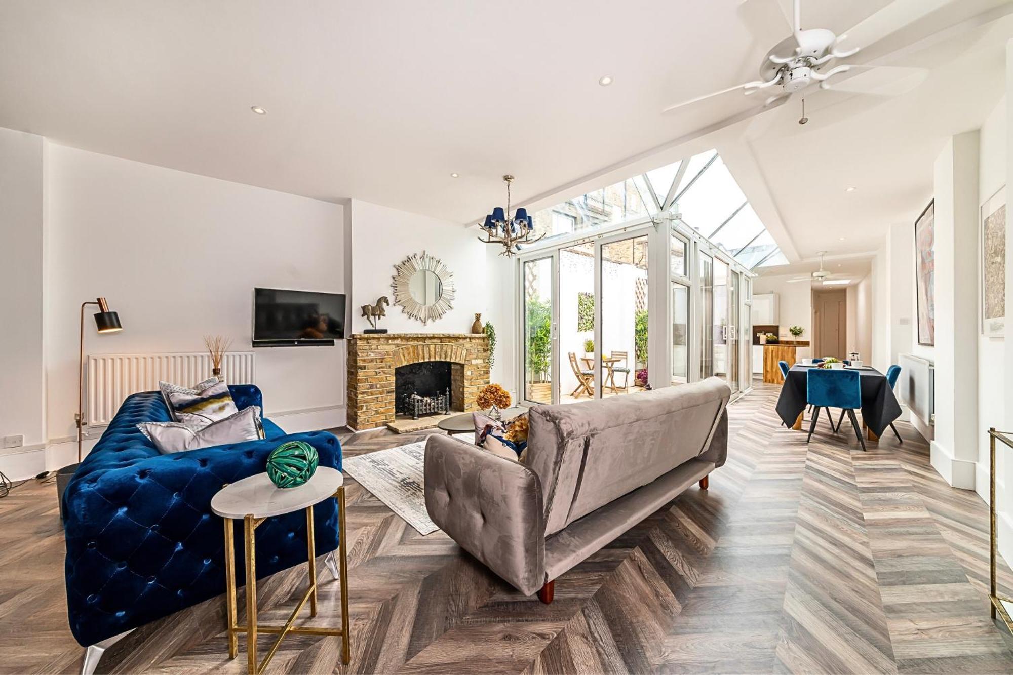 The Secret Kensington Garden Mews-2 Bedroom Full House-2 Train Lines- Spacious-Kings Road- Harrods -Chelsea Stadium-Private Small Patio 伦敦 外观 照片