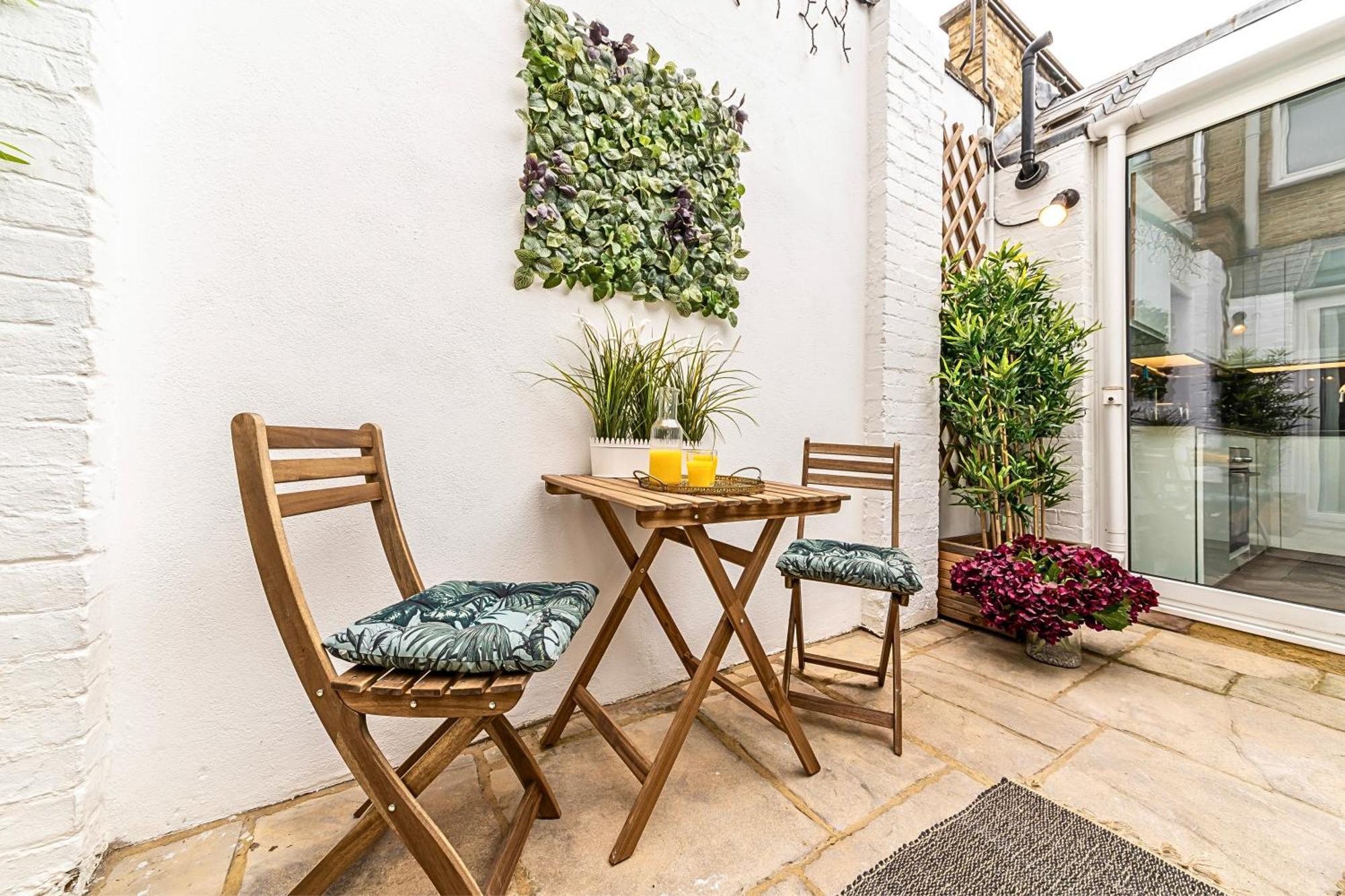 The Secret Kensington Garden Mews-2 Bedroom Full House-2 Train Lines- Spacious-Kings Road- Harrods -Chelsea Stadium-Private Small Patio 伦敦 外观 照片