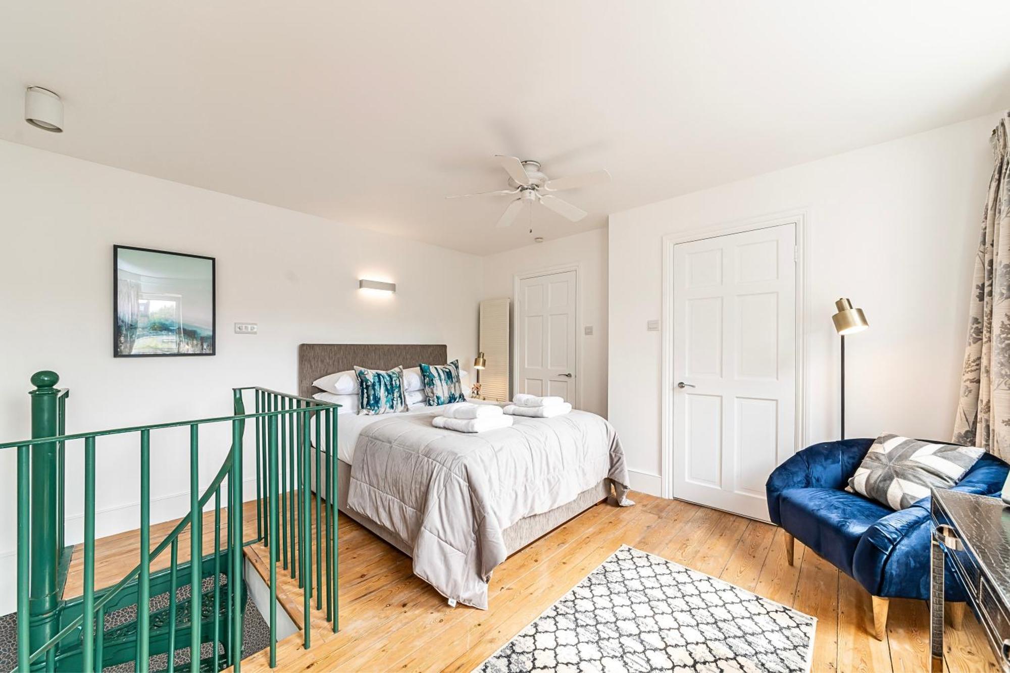 The Secret Kensington Garden Mews-2 Bedroom Full House-2 Train Lines- Spacious-Kings Road- Harrods -Chelsea Stadium-Private Small Patio 伦敦 外观 照片