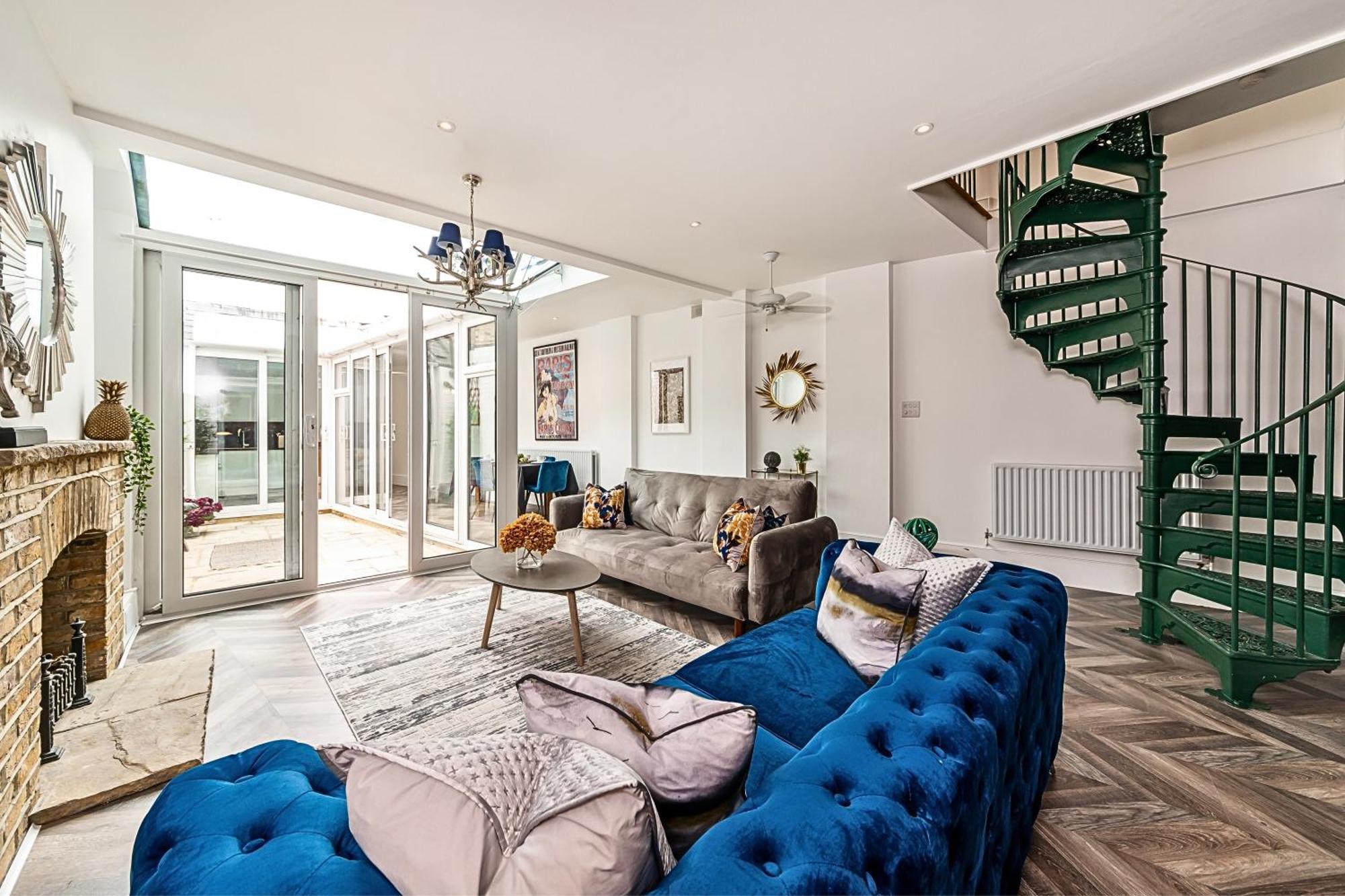 The Secret Kensington Garden Mews-2 Bedroom Full House-2 Train Lines- Spacious-Kings Road- Harrods -Chelsea Stadium-Private Small Patio 伦敦 外观 照片