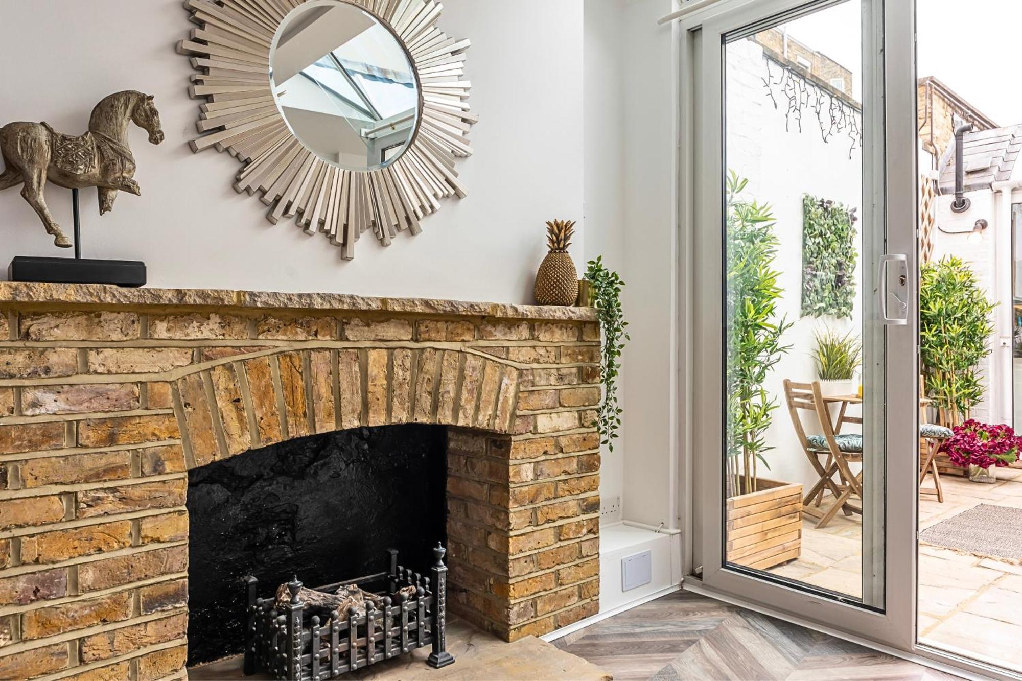 The Secret Kensington Garden Mews-2 Bedroom Full House-2 Train Lines- Spacious-Kings Road- Harrods -Chelsea Stadium-Private Small Patio 伦敦 外观 照片