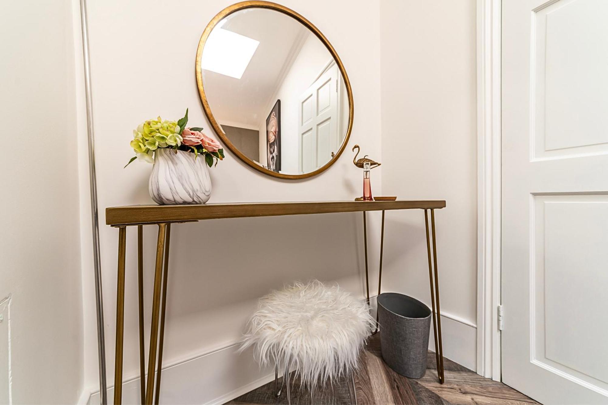 The Secret Kensington Garden Mews-2 Bedroom Full House-2 Train Lines- Spacious-Kings Road- Harrods -Chelsea Stadium-Private Small Patio 伦敦 外观 照片