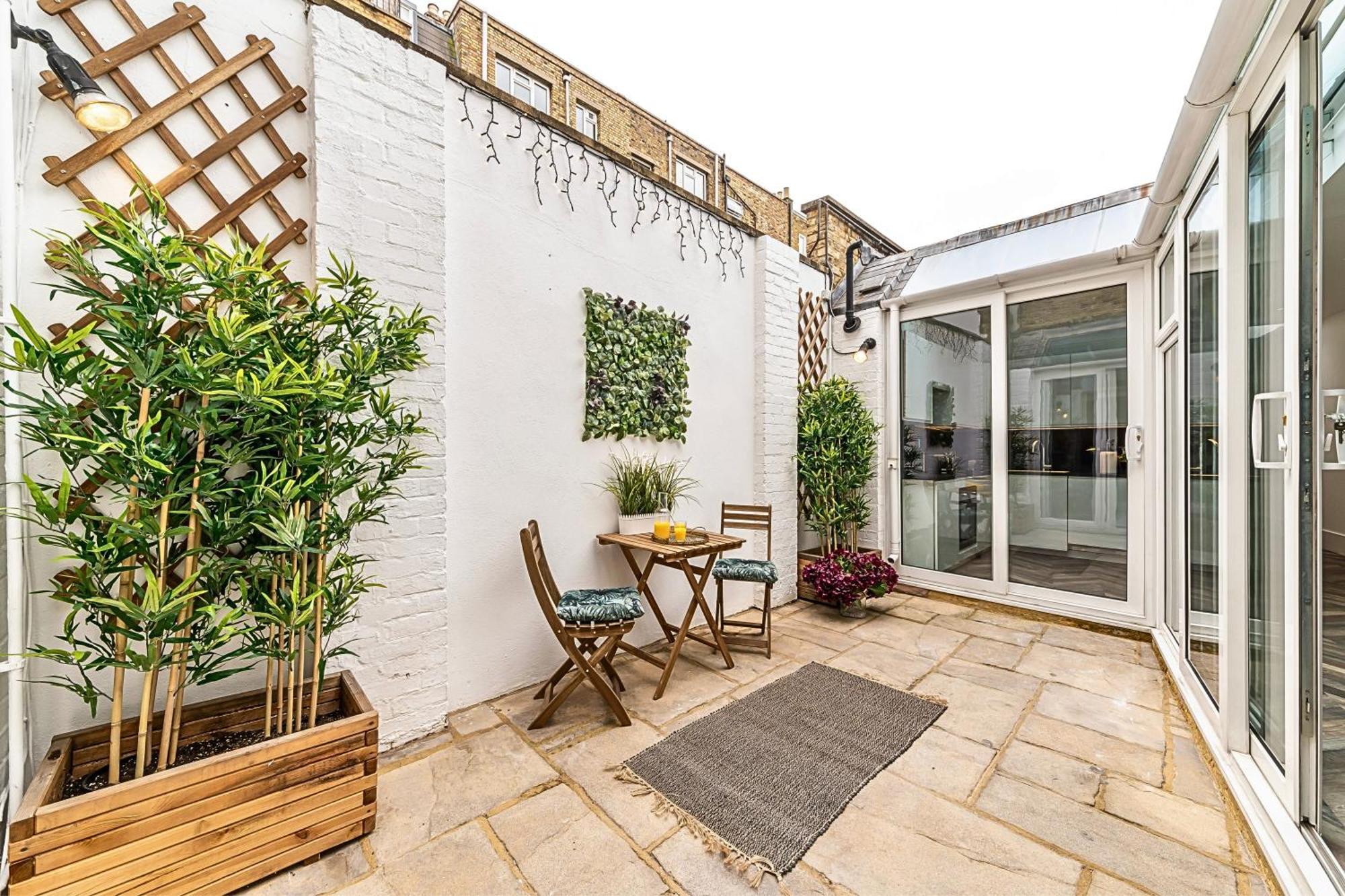 The Secret Kensington Garden Mews-2 Bedroom Full House-2 Train Lines- Spacious-Kings Road- Harrods -Chelsea Stadium-Private Small Patio 伦敦 外观 照片