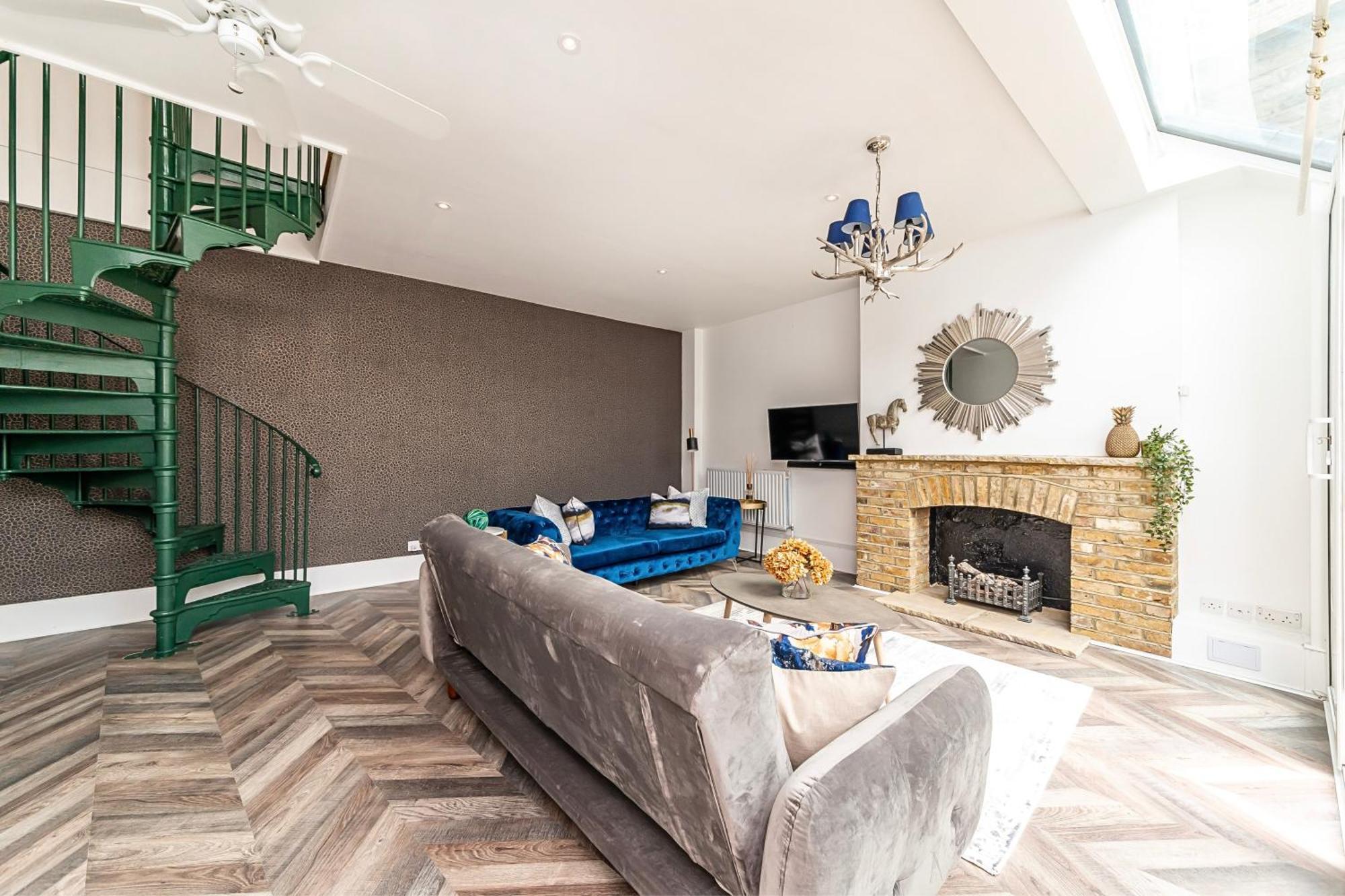 The Secret Kensington Garden Mews-2 Bedroom Full House-2 Train Lines- Spacious-Kings Road- Harrods -Chelsea Stadium-Private Small Patio 伦敦 外观 照片