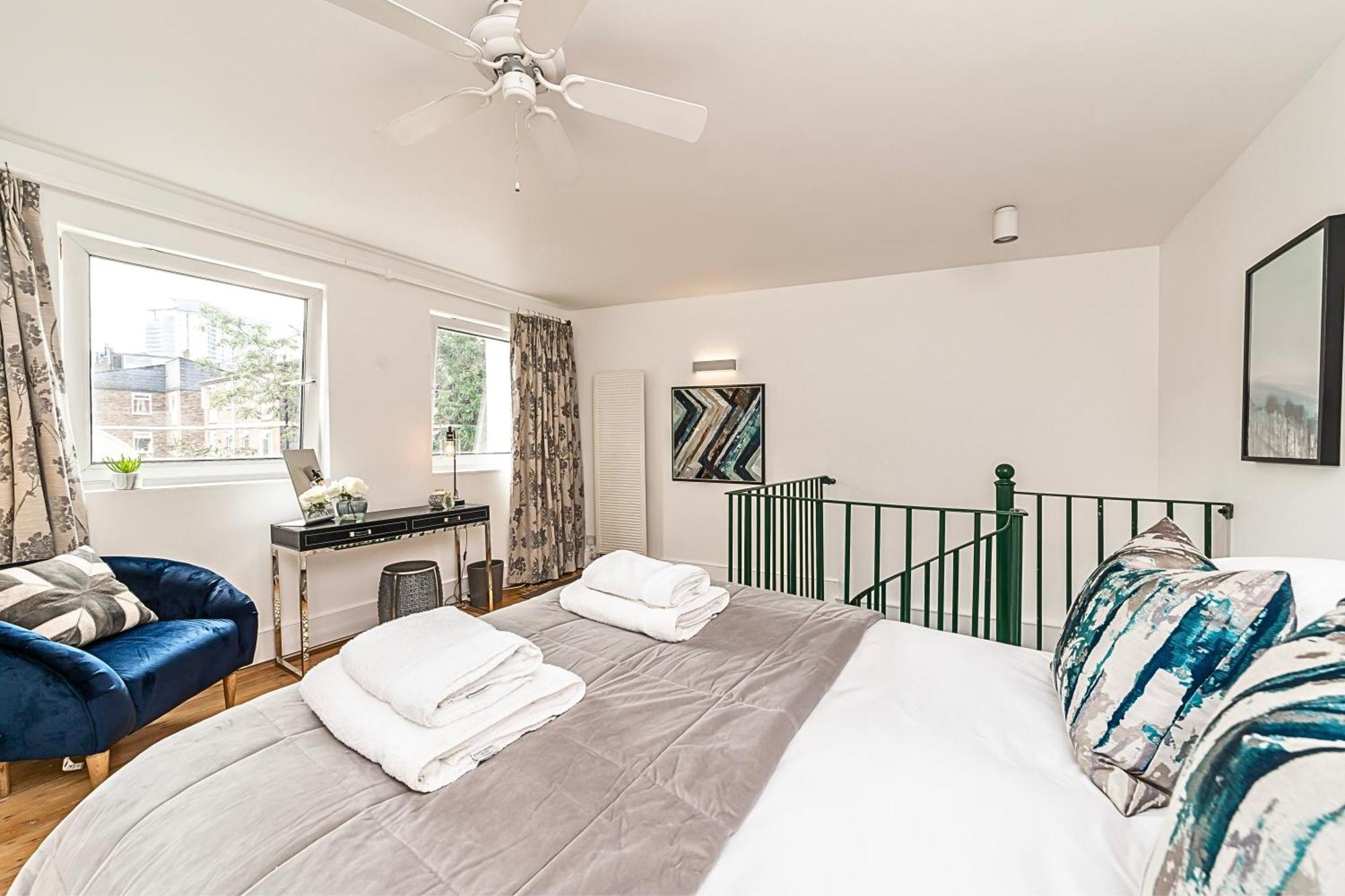 The Secret Kensington Garden Mews-2 Bedroom Full House-2 Train Lines- Spacious-Kings Road- Harrods -Chelsea Stadium-Private Small Patio 伦敦 外观 照片