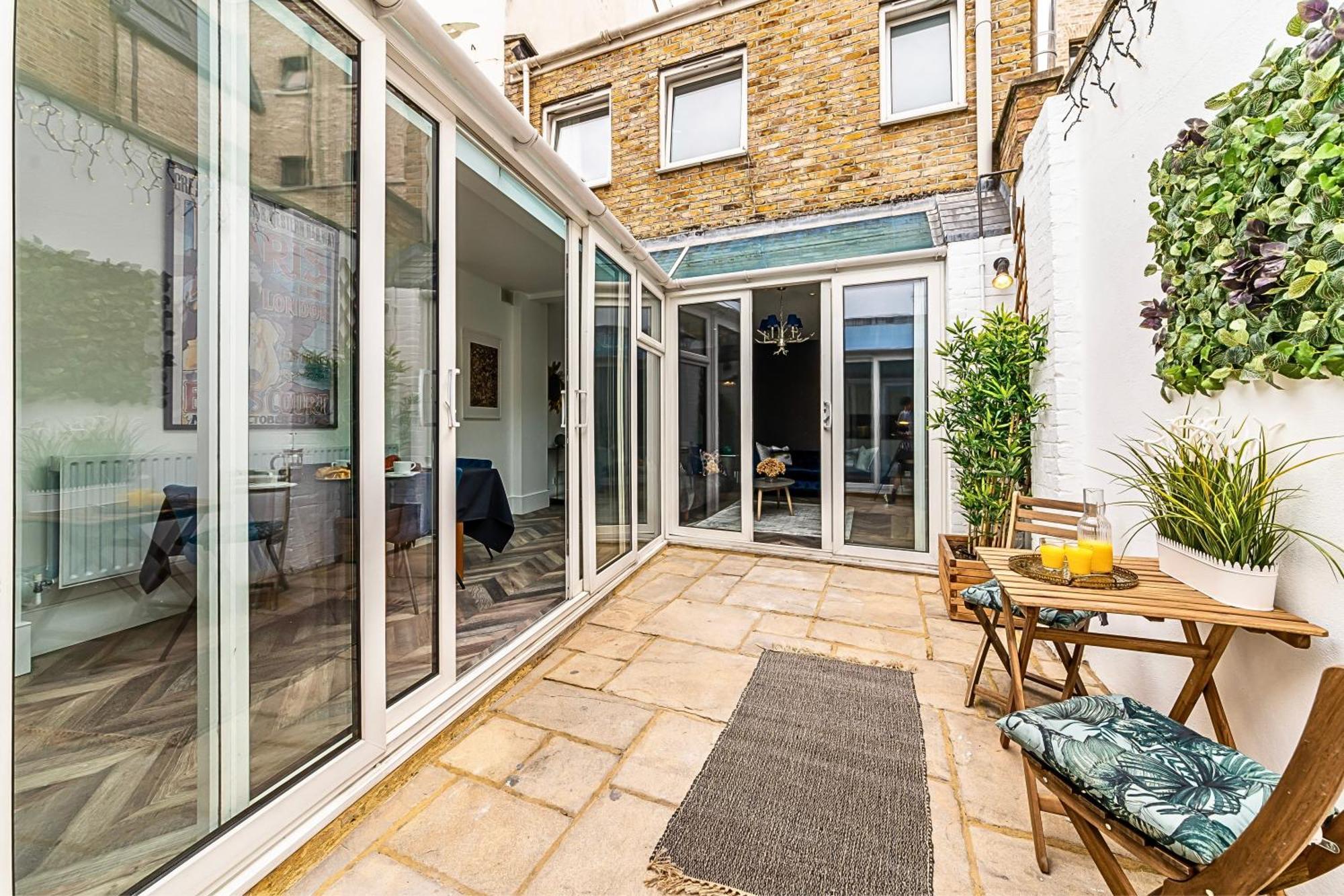 The Secret Kensington Garden Mews-2 Bedroom Full House-2 Train Lines- Spacious-Kings Road- Harrods -Chelsea Stadium-Private Small Patio 伦敦 外观 照片